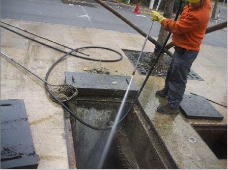 中阳池底污泥如何清理